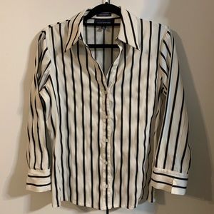 Jones New York Striped v-neck fitted button down blouse